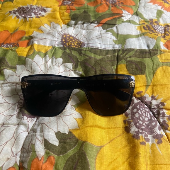Versace sunglasses with Gold Accents - Picture 1 of 6
